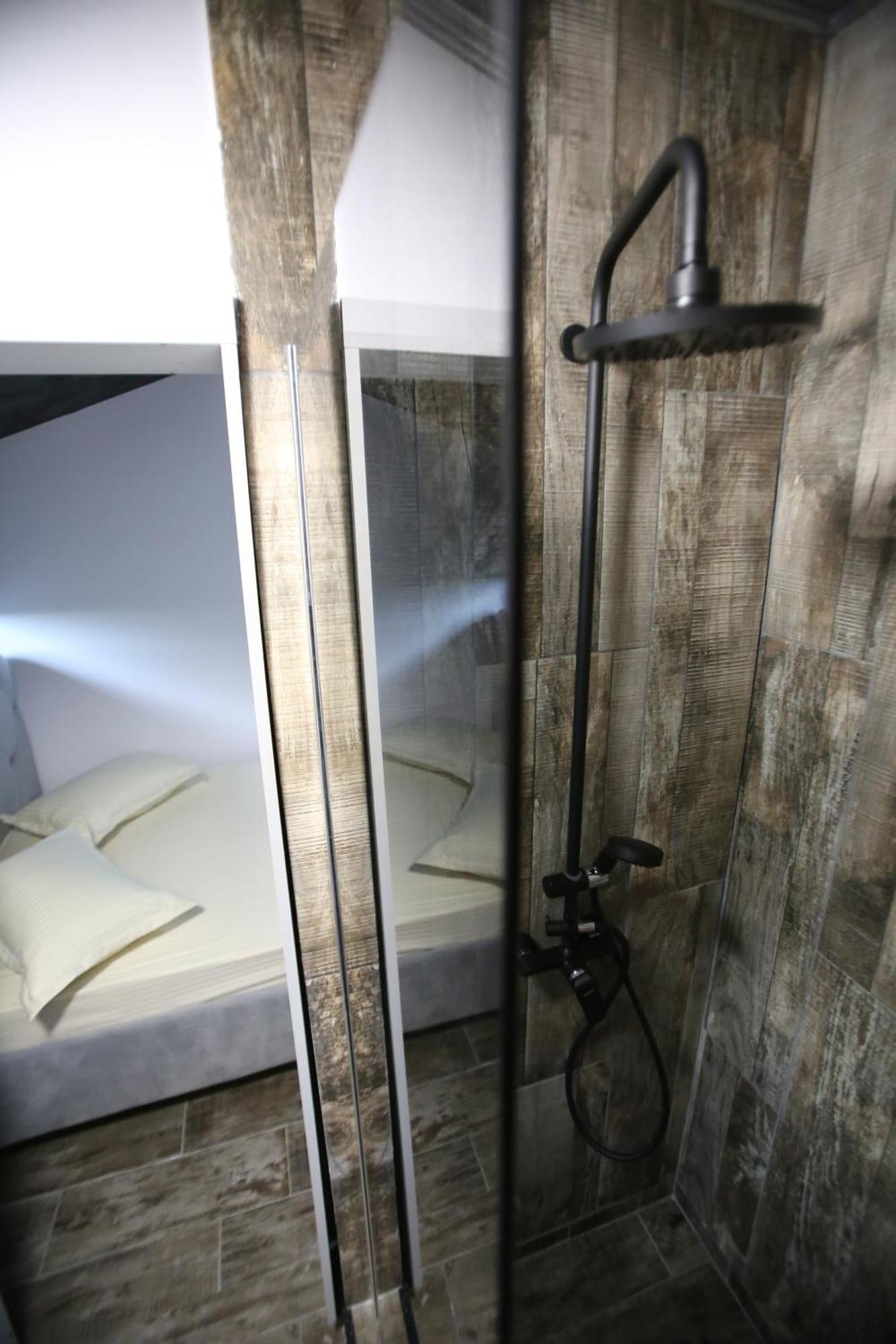 Casa Kevin Hotel นาโวดาริ ภายนอก รูปภาพ